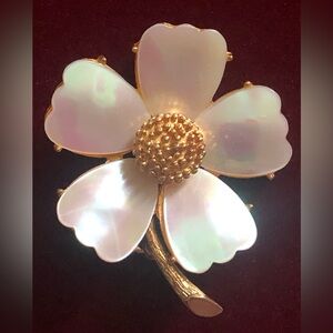 Vintage Mandle Mother of Pearl Flower Brooch Gold Tone Iridescent Floral Pin